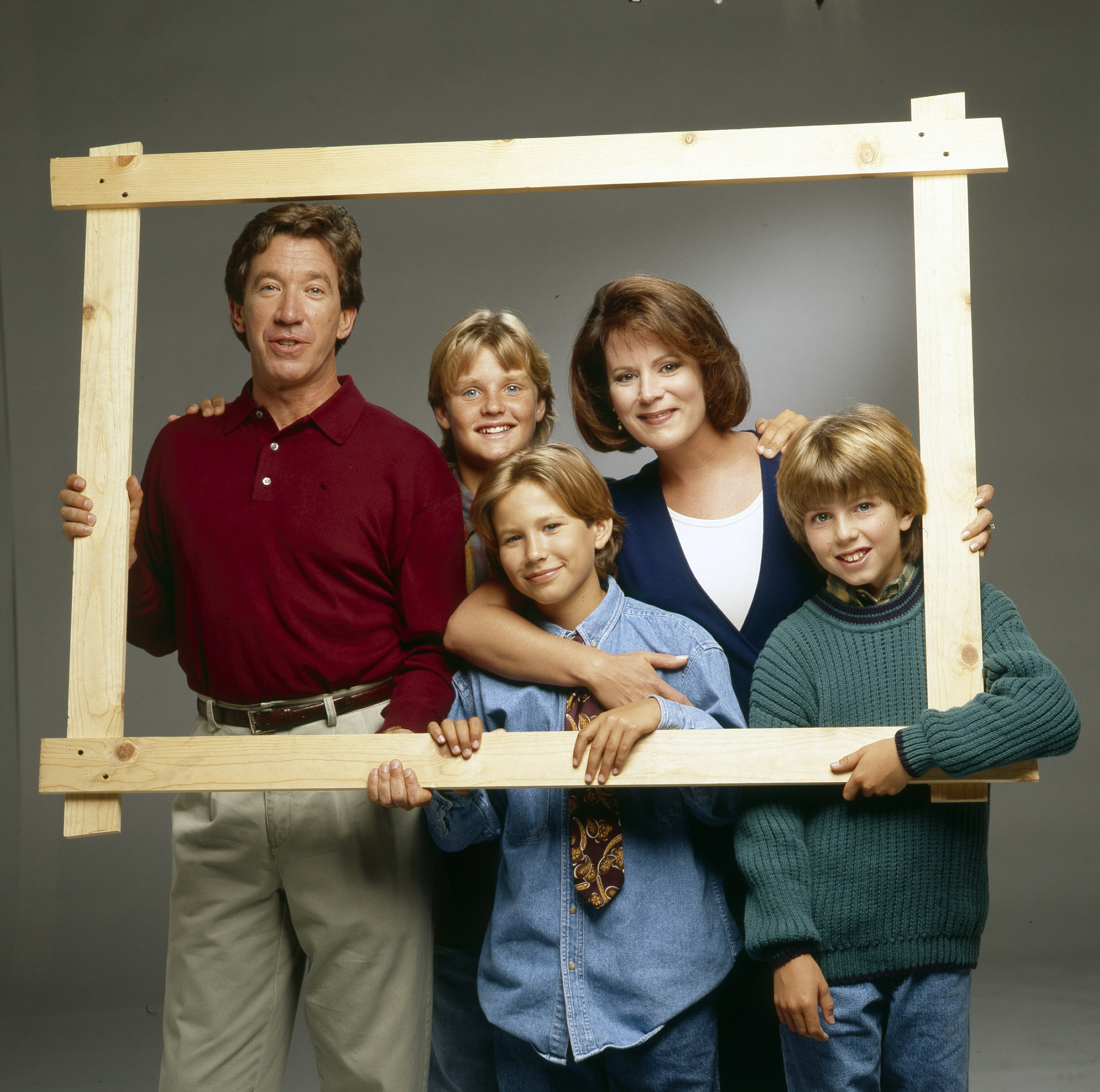 Tim Allen,  Zachery Ty Bryan, Jonathan Taylor Thomas, Patricia Richardson, and Taran Noah Smith in a portrait for season 4 of "Home Improvement" in July 1994 | Source: Getty Images