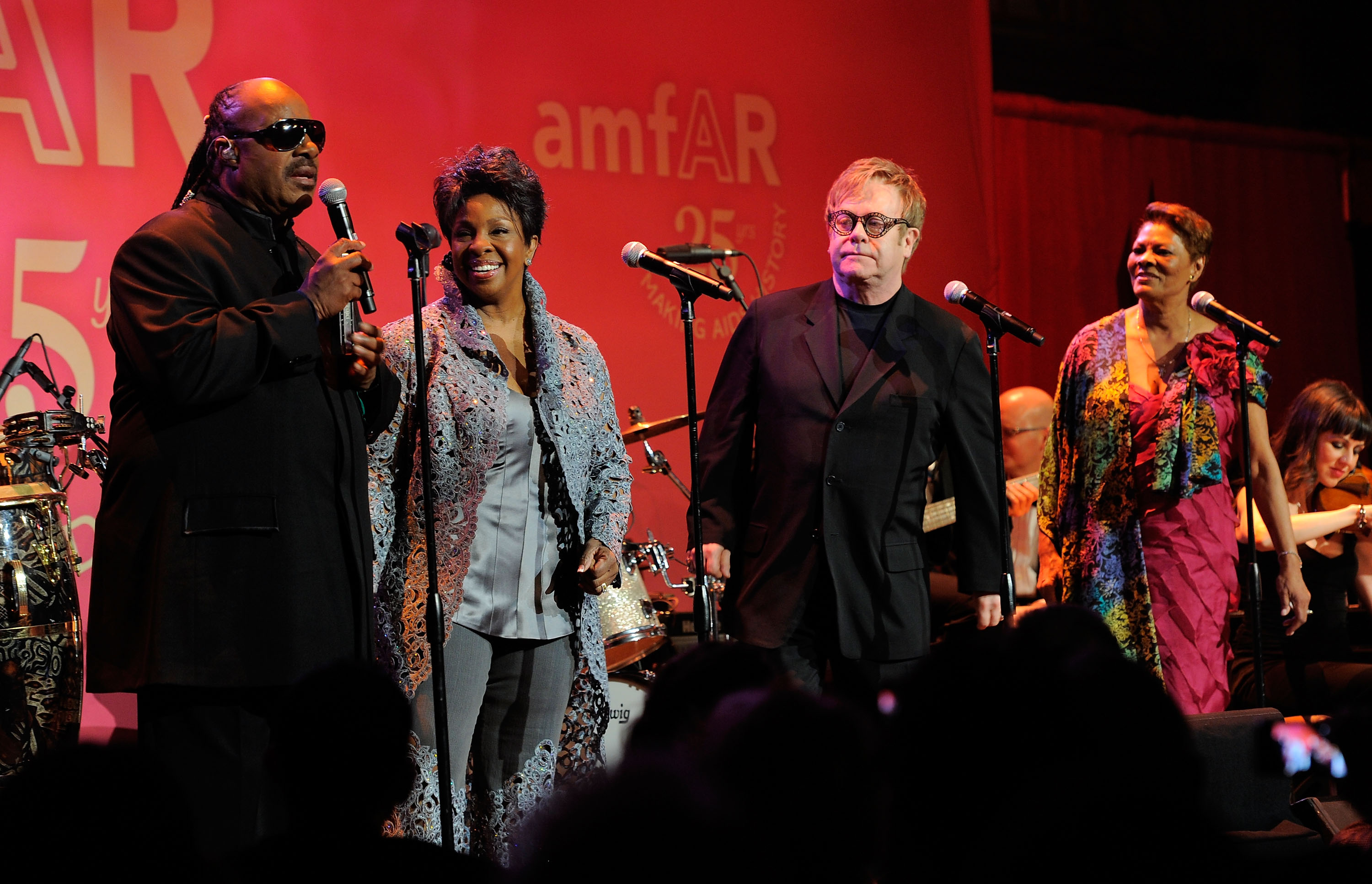Stevie Wonder, Gladys Knight, Elton John and Dionne Warwick perform "That's What Friends Are For" at the amfAR New York Gala on February 9, 2011 in New York City | Source: Getty Images