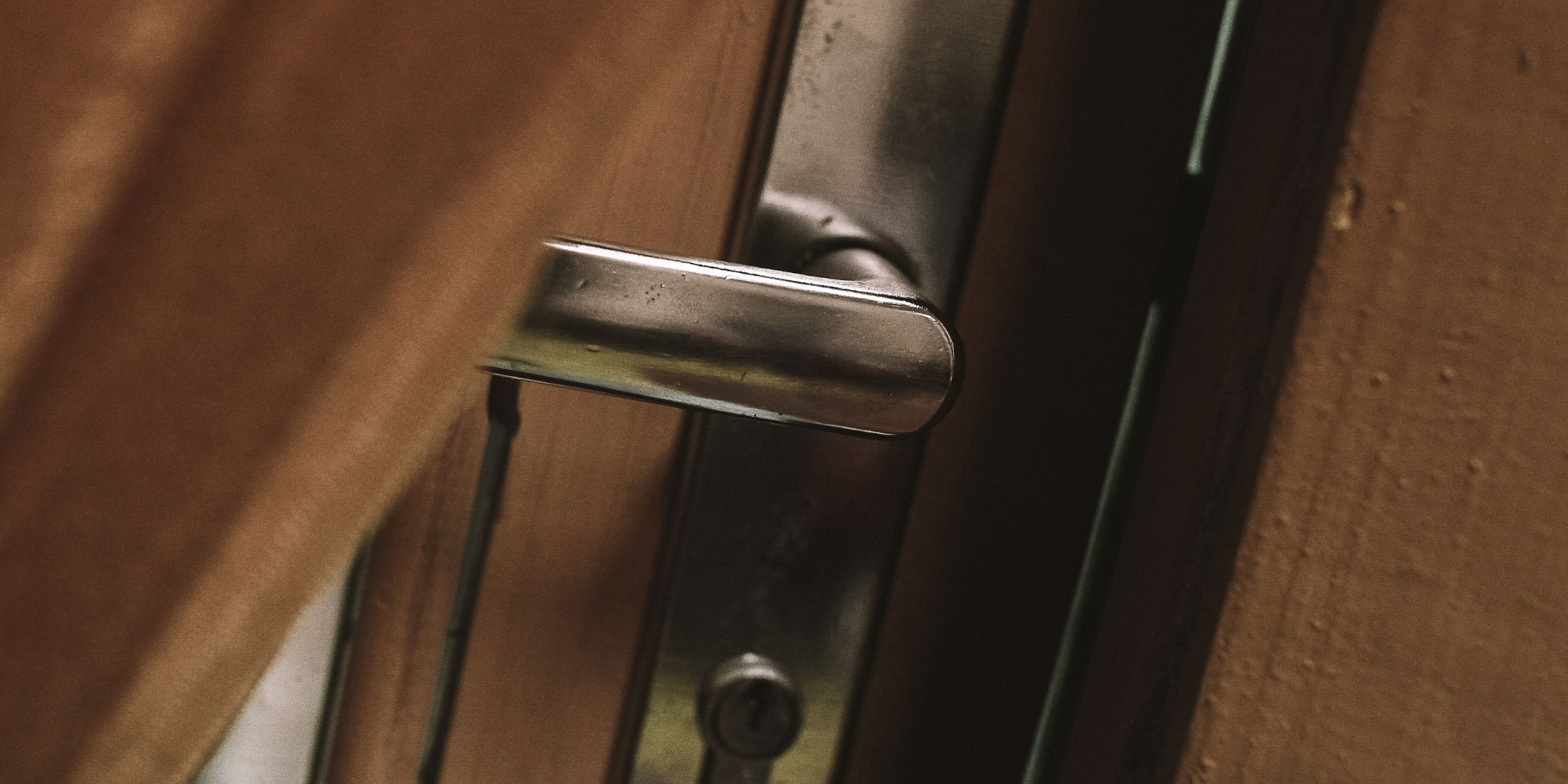 Metal door handle | Source: Pexels